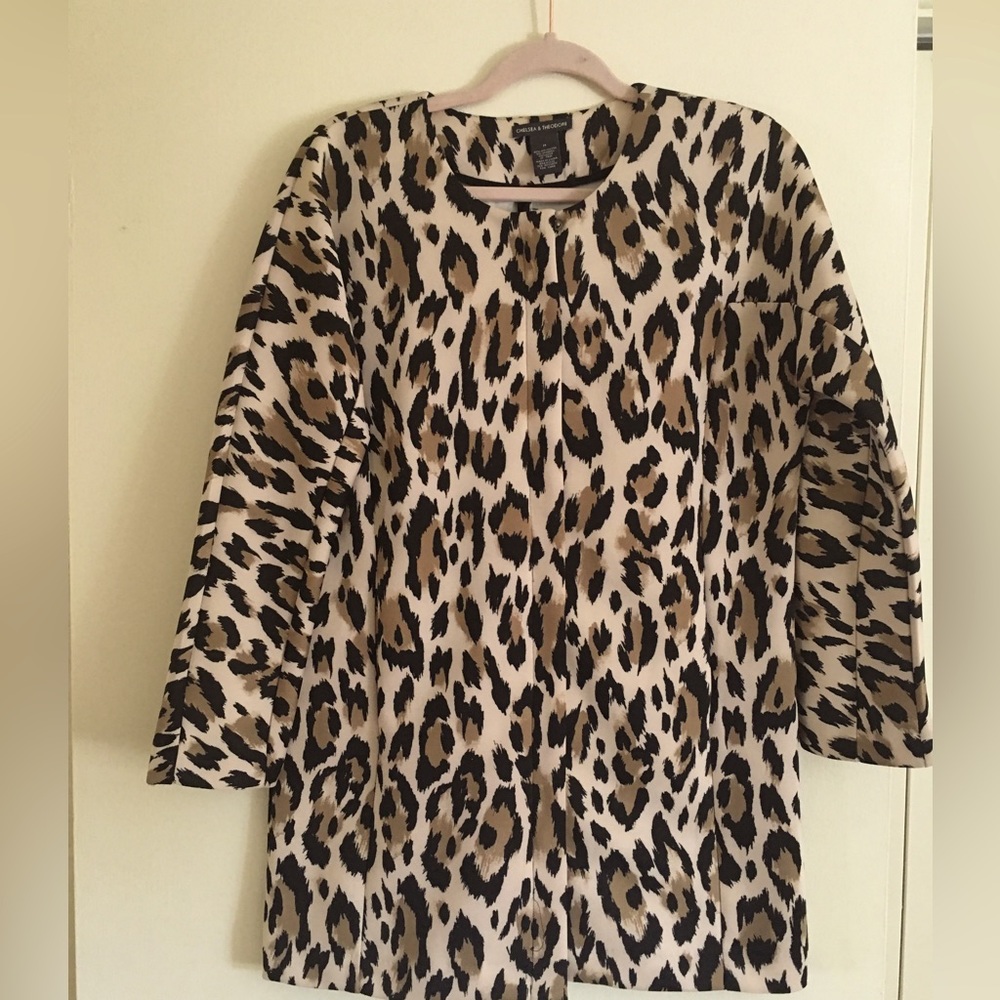 Chelsea & Theodore, Size Medium, Animal print jacket.